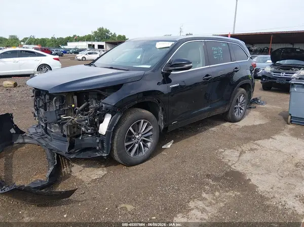 5TDJGRFH1JS037039 2018 TOYOTA HIGHLANDER - Image 2