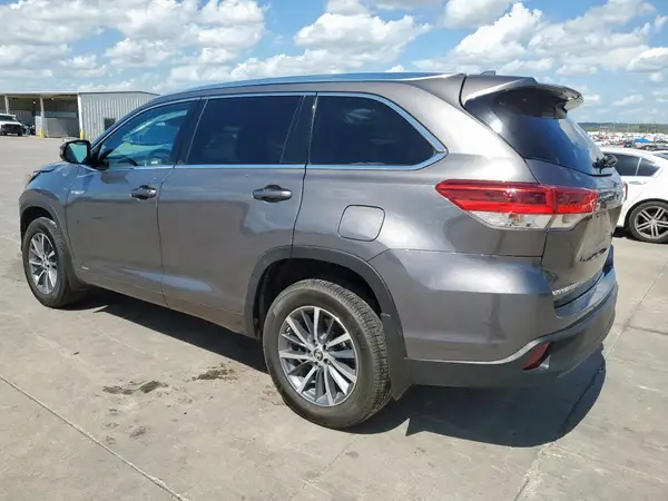 5TDJGRFH1JS045075 2018 TOYOTA HIGHLANDER - Image 2