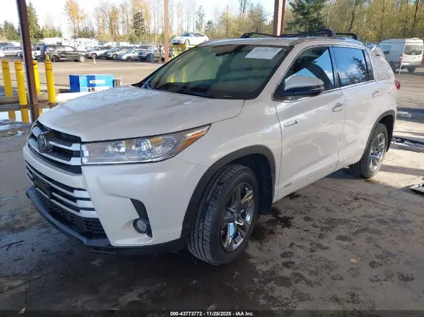 5TDJGRFH1JS049255 2018 TOYOTA HIGHLANDER - Image 2