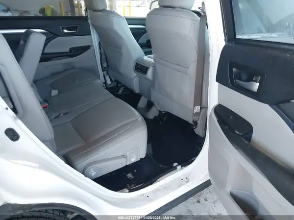 5TDJGRFH1JS049255 2018 TOYOTA HIGHLANDER - Image 8