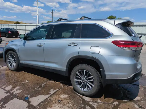 5TDJGRFH1KS062024 2019 TOYOTA HIGHLANDER - Image 2