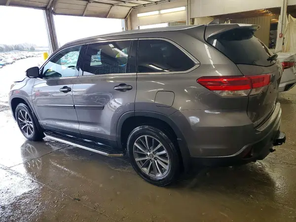 5TDJGRFH1KS064579 2019 TOYOTA HIGHLANDER - Image 2