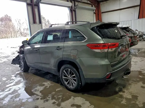 5TDJGRFH1KS071631 2019 TOYOTA HIGHLANDER - Image 2