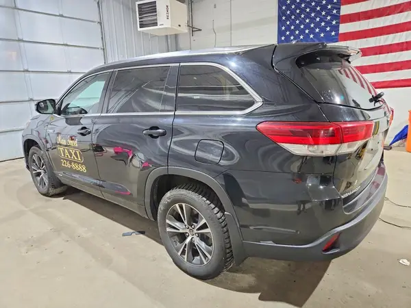 5TDJGRFH2HS020681 2017 TOYOTA HIGHLANDER - Image 2