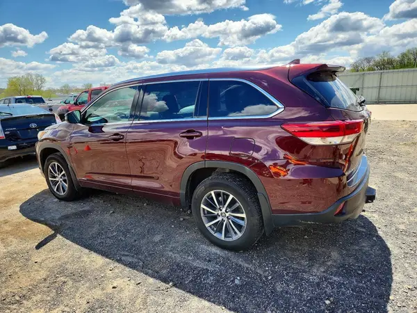 5TDJGRFH2HS025394 2017 TOYOTA HIGHLANDER - Image 2