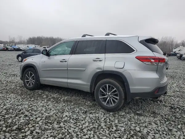 5TDJGRFH2HS033317 2017 TOYOTA HIGHLANDER - Image 2