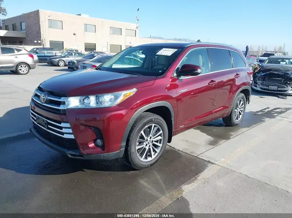 5TDJGRFH2HS034905 2017 TOYOTA HIGHLANDER - Image 2