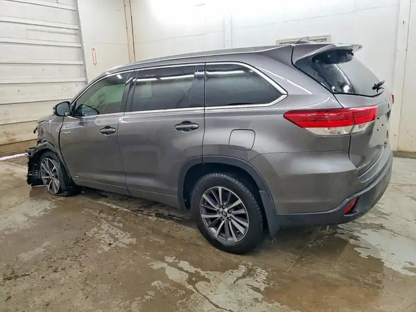 5TDJGRFH2JS037115 2018 TOYOTA HIGHLANDER - Image 2