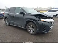 5TDJGRFH2JS040256 2018 TOYOTA HIGHLANDER