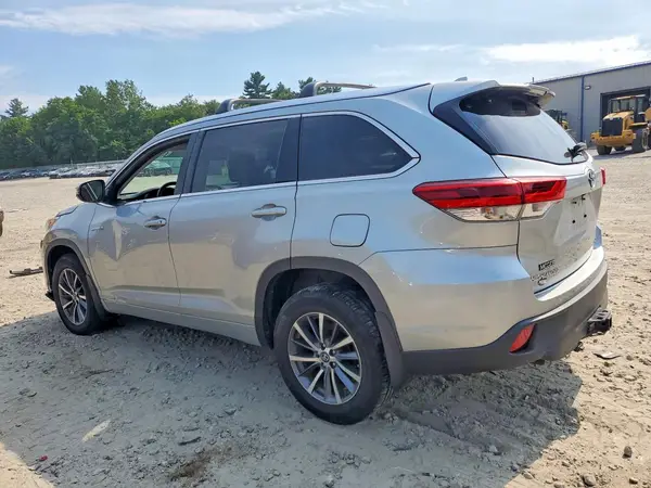 5TDJGRFH2JS047336 2018 TOYOTA HIGHLANDER - Image 2