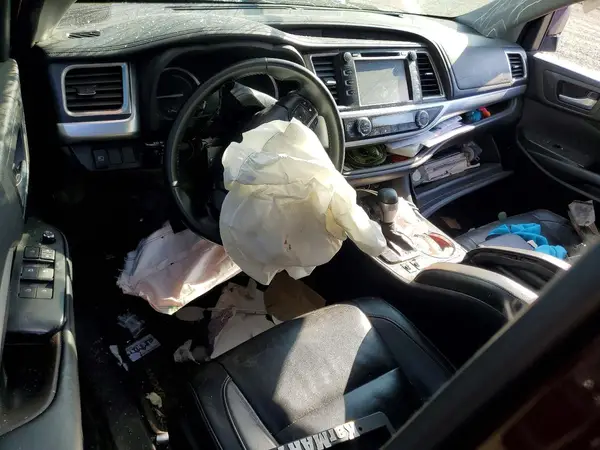 5TDJGRFH2JS048051 2018 TOYOTA HIGHLANDER - Image 8
