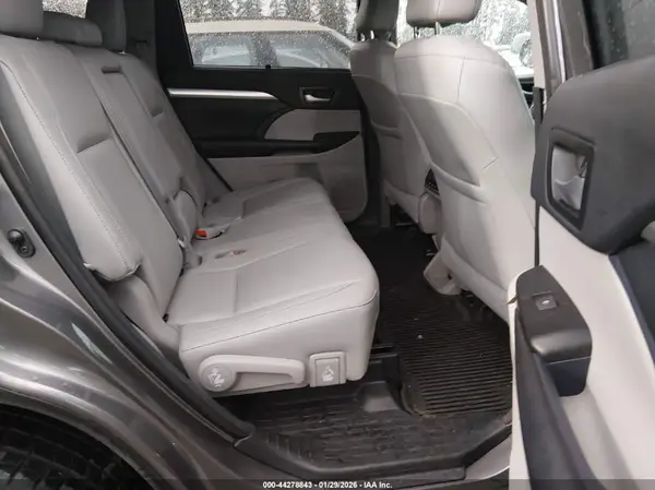 5TDJGRFH2JS051225 2018 TOYOTA HIGHLANDER - Image 8