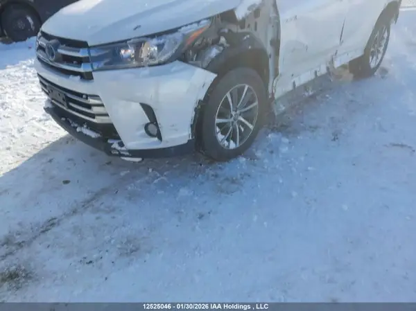 5TDJGRFH2JS052150 2018 TOYOTA HIGHLANDER - Image 2