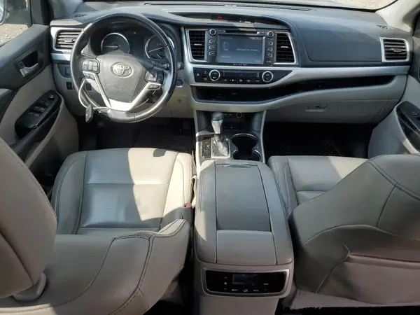 5TDJGRFH2KS057074 2019 TOYOTA HIGHLANDER - Image 8