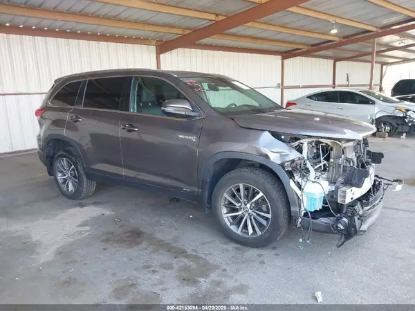 5TDJGRFH2KS058824 2019 TOYOTA HIGHLANDER - Image 1