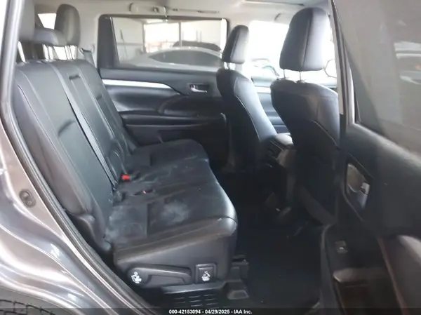 5TDJGRFH2KS058824 2019 TOYOTA HIGHLANDER - Image 8