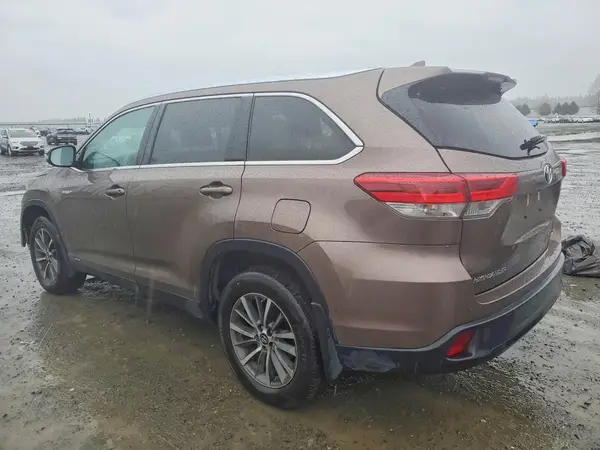 5TDJGRFH2KS063988 2019 TOYOTA HIGHLANDER - Image 2
