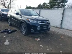 5TDJGRFH2KS066664 2019 TOYOTA HIGHLANDER
