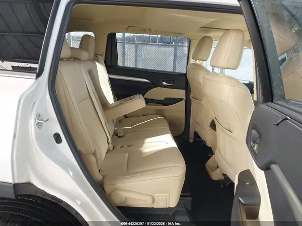 5TDJGRFH2KS073386 2019 TOYOTA HIGHLANDER - Image 8