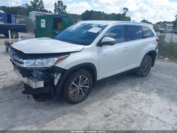 5TDJGRFH2KS074506 2019 TOYOTA HIGHLANDER - Image 2