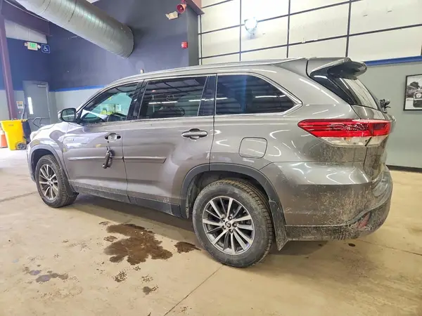 5TDJGRFH2KS076806 2019 TOYOTA HIGHLANDER - Image 2