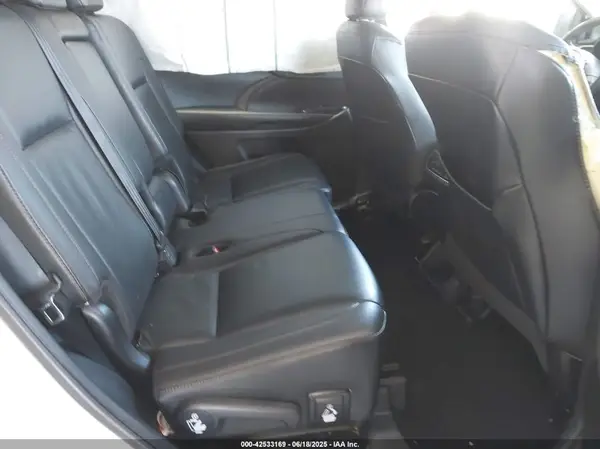 5TDJGRFH2KS077843 2019 TOYOTA HIGHLANDER - Image 8