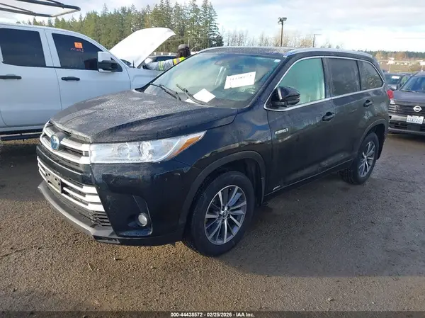 5TDJGRFH3HS021273 2017 TOYOTA HIGHLANDER - Image 2