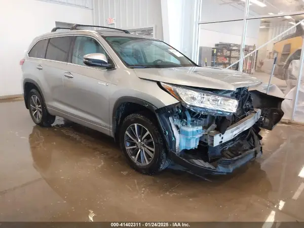 5TDJGRFH3HS023895 2017 TOYOTA HIGHLANDER - Image 1