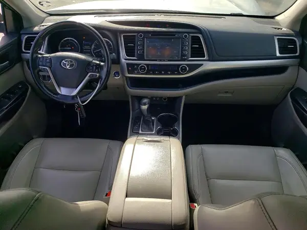 5TDJGRFH3HS029387 2017 TOYOTA HIGHLANDER - Image 8
