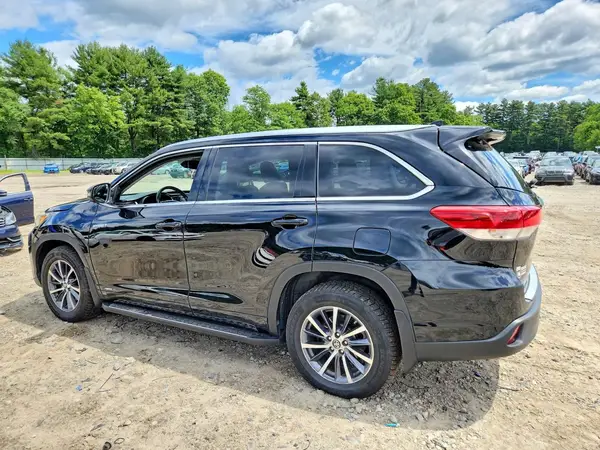 5TDJGRFH3HS030300 2017 TOYOTA HIGHLANDER - Image 2