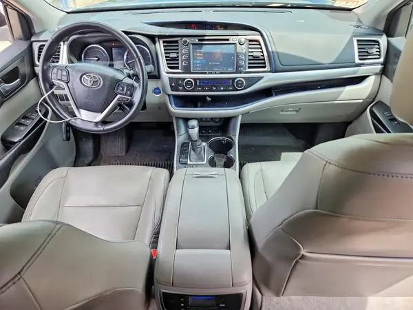 5TDJGRFH3HS030300 2017 TOYOTA HIGHLANDER - Image 8