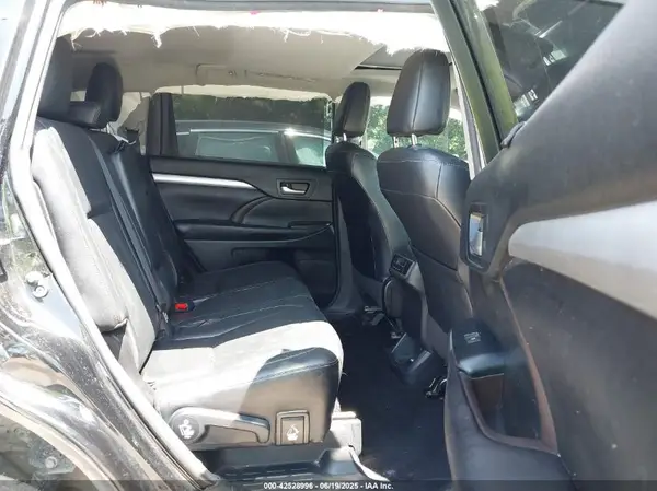 5TDJGRFH3HS030376 2017 TOYOTA HIGHLANDER - Image 8