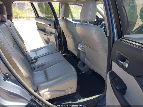 5TDJGRFH3HS035870 2017 TOYOTA HIGHLANDER - Image 8