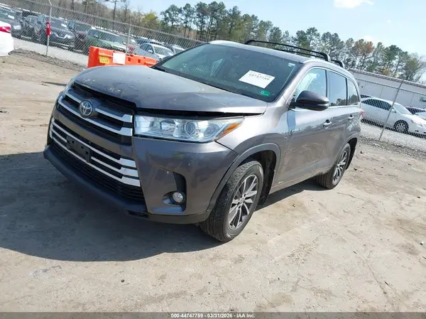 5TDJGRFH3JS039956 2018 TOYOTA HIGHLANDER - Image 2