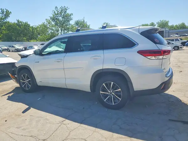 5TDJGRFH3JS043652 2018 TOYOTA HIGHLANDER - Image 2