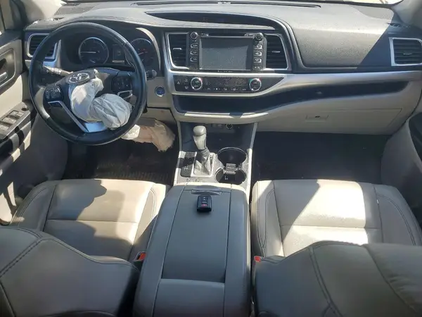 5TDJGRFH3JS043652 2018 TOYOTA HIGHLANDER - Image 8