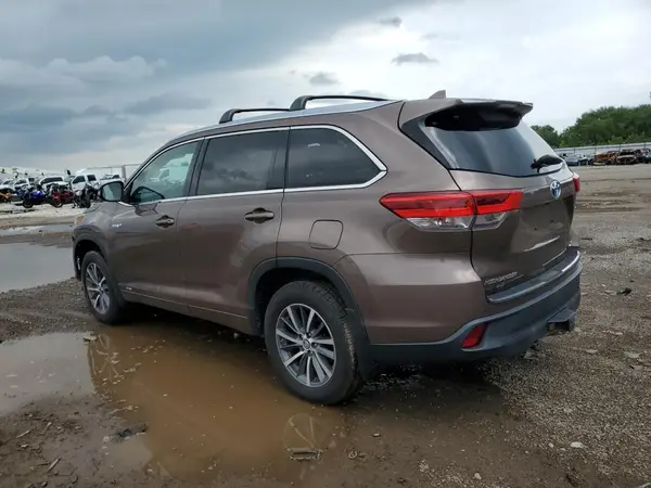 5TDJGRFH3JS045417 2018 TOYOTA HIGHLANDER - Image 2