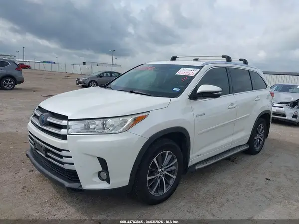 5TDJGRFH3JS051704 2018 TOYOTA HIGHLANDER - Image 2