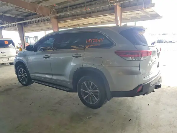 5TDJGRFH3JS051878 2018 TOYOTA HIGHLANDER - Image 2
