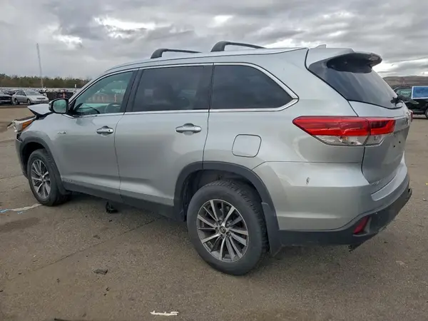5TDJGRFH3KS053616 2019 TOYOTA HIGHLANDER - Image 2