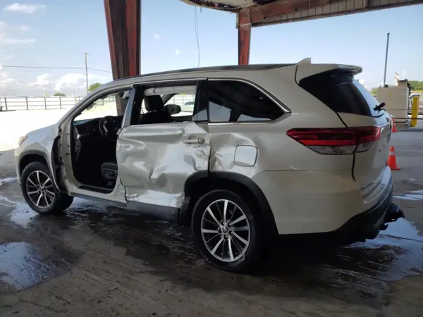 5TDJGRFH3KS056483 2019 TOYOTA HIGHLANDER - Image 2