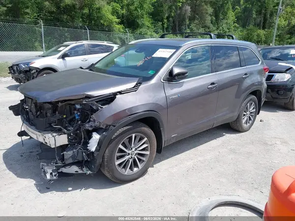 5TDJGRFH3KS060789 2019 TOYOTA HIGHLANDER - Image 2