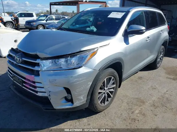 5TDJGRFH3KS070920 2019 TOYOTA HIGHLANDER - Image 2