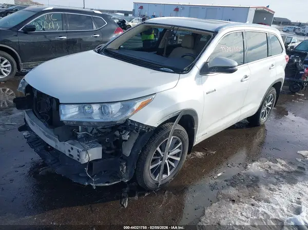 5TDJGRFH4HS026479 2017 TOYOTA HIGHLANDER - Image 2