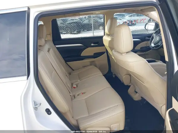 5TDJGRFH4HS026479 2017 TOYOTA HIGHLANDER - Image 8