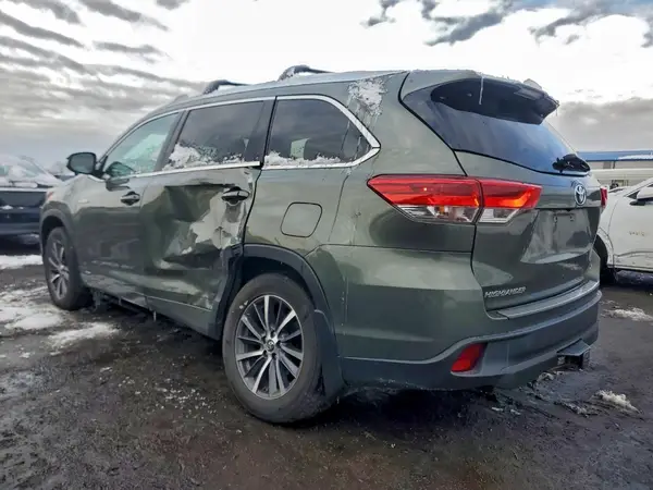 5TDJGRFH4HS029799 2017 TOYOTA HIGHLANDER - Image 2