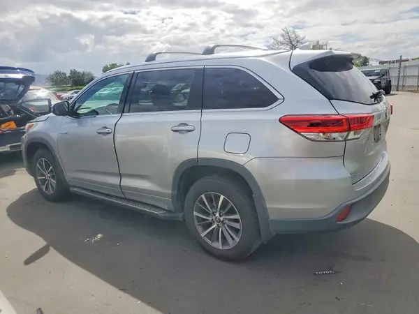 5TDJGRFH4JS041716 2018 TOYOTA HIGHLANDER - Image 2