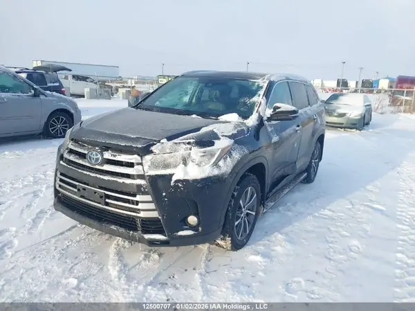 5TDJGRFH4JS043126 2018 TOYOTA HIGHLANDER - Image 2