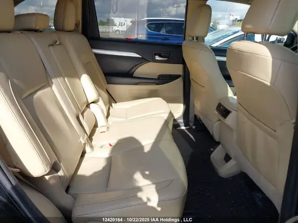 5TDJGRFH4JS043756 2018 TOYOTA HIGHLANDER - Image 8