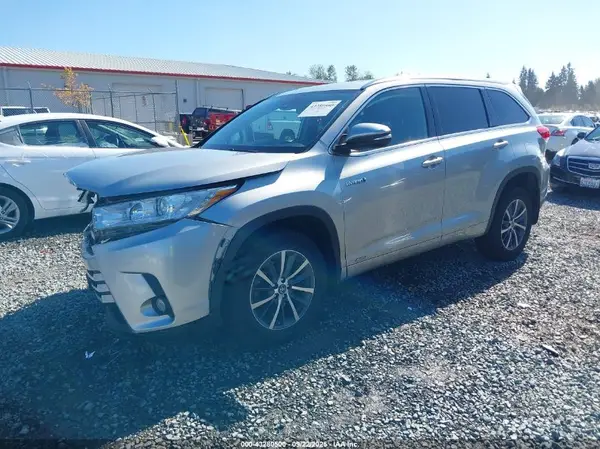 5TDJGRFH4JS043904 2018 TOYOTA HIGHLANDER - Image 2